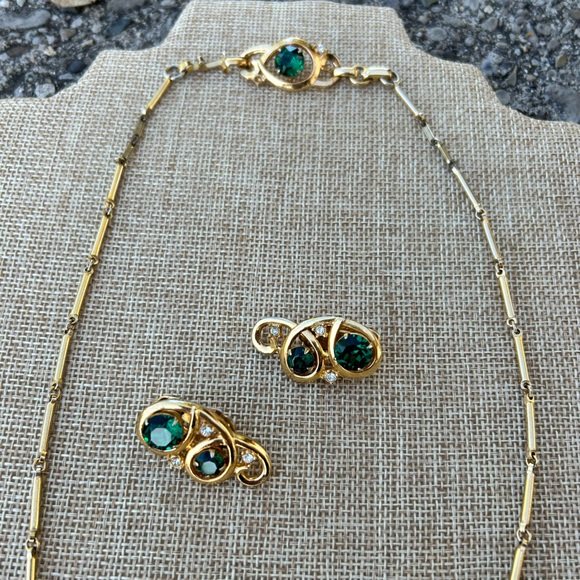 Vintage Emerald Green Necklace, Earrings and Necklace Extender in Gold Tone - Picture 12 of 13